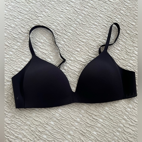 Lululemon Padded T-shirt Bra/ Black/ 34B / never worn / to small for me. - Picture 1 of 4
